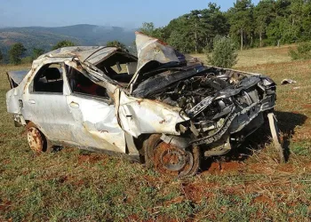 Otomobil şarampole yuvarlandı: 1 ölü