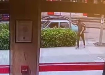 Aradığını bulamayınca çaldığı otomobili bırakıp kaçtı