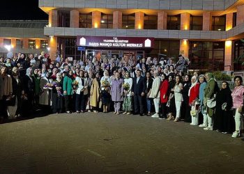 “Ak kadınlar gücümüze güç katıyor”