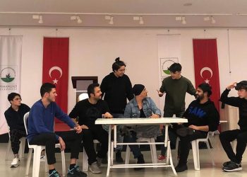 Gençler sahne tozunu Osmangazi’de yutuyor