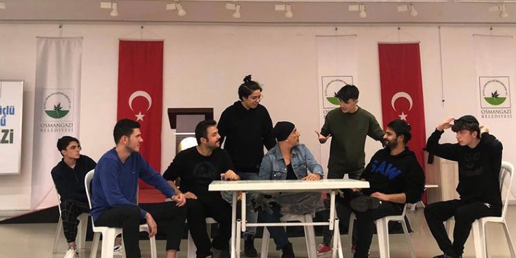 Gençler sahne tozunu Osmangazi’de yutuyor