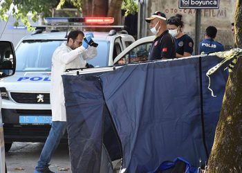 Bursa’da kaldırımda erkek cesedi bulundu