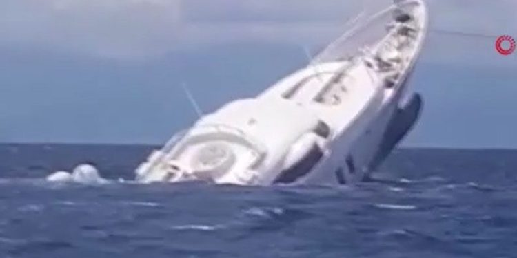 İtalya’da 40 metrelik süperyat battı