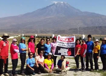 Ağrı Dağı’nda “Kadına Şiddete Hayır” tırmanışı