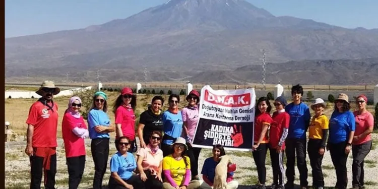 Ağrı Dağı’nda “Kadına Şiddete Hayır” tırmanışı