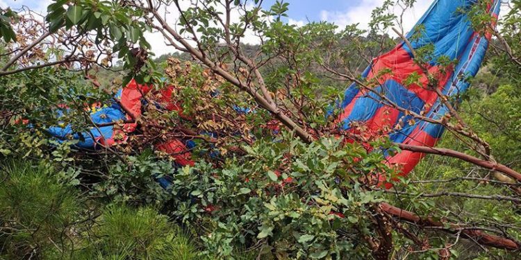 Tokat’ta yamaç paraşütü pilotu düştü