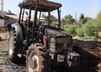 Gizlice gelip traktör ve 850 balya otu yaktılar