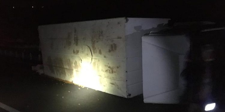 Kamyon altında feci ölüm