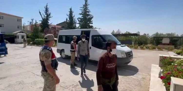 Şanlıurfa’da 28 göçmen yakalandı