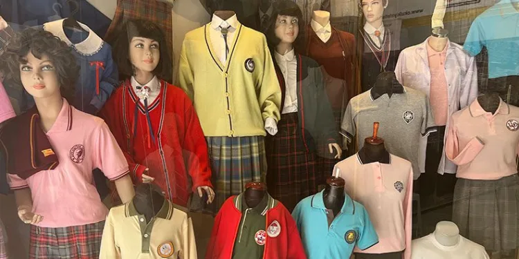 Okul kıyafetleri cep yakıyor