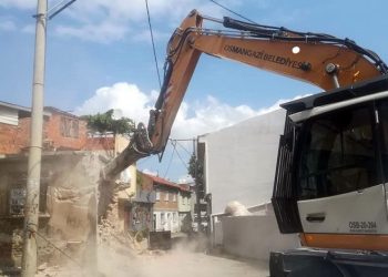 Osmangazi’de tehlike arz eden metruk binalar yıkıldı