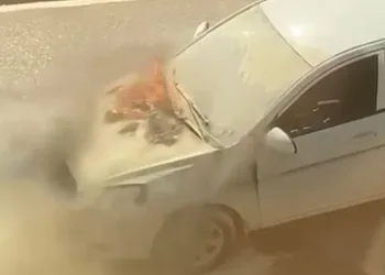 Bursa’da seyir halindeki otomobilde yangın çıktı