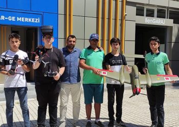 Bursa’da liseliler dron üretiyor
