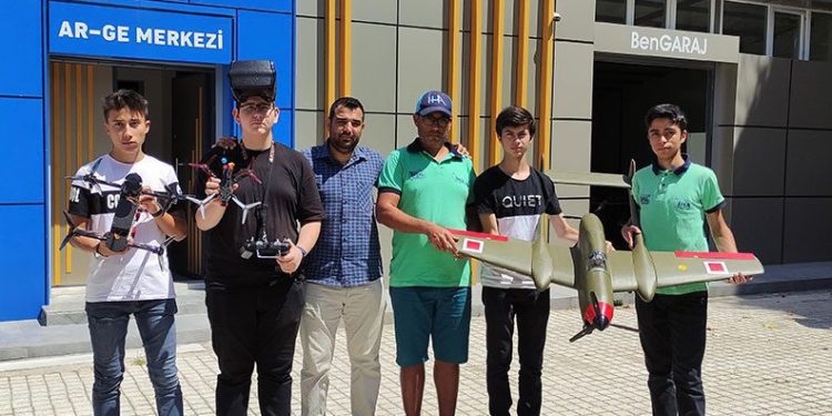Bursa’da liseliler dron üretiyor