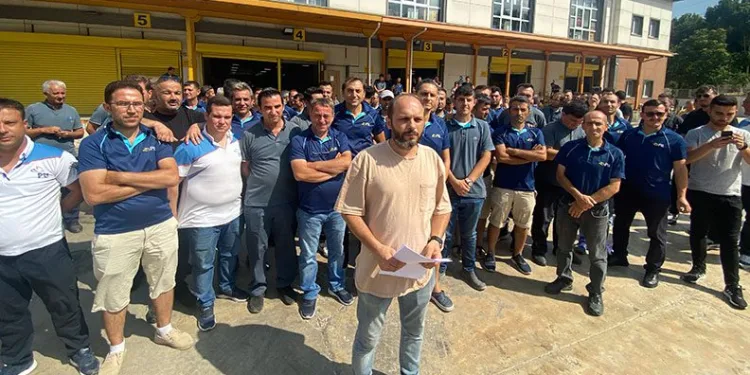 Bursa’da PTT işçileri iş bıraktı