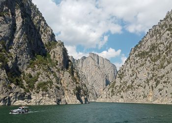 Şahinkaya Kanyonu’na ziyaretçi akını