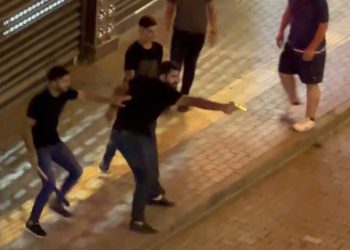 Bursa’da cadde ortasında kurşun yağdırdı: 3 yaralı