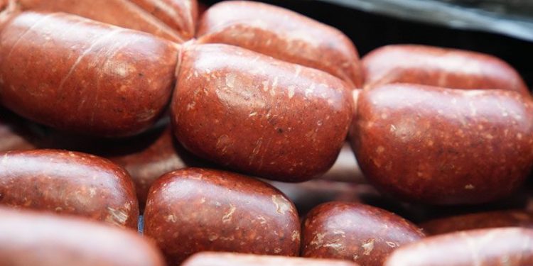 Dana sucuğundan tavuk eti çıktı