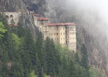 Sümela’ya ziyaretçi akını