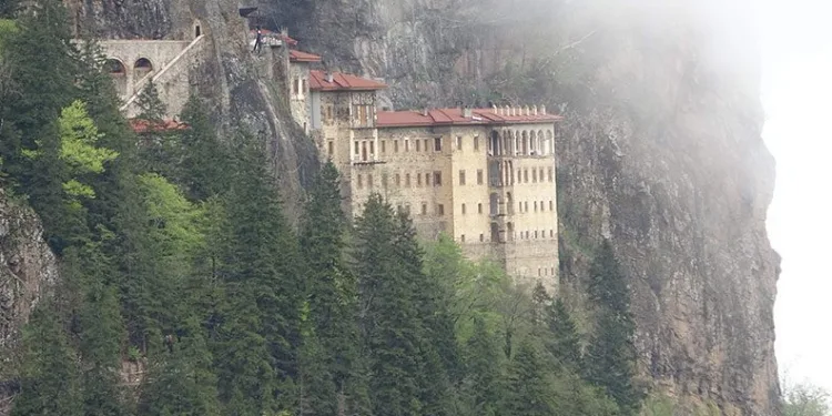 Sümela’ya ziyaretçi akını