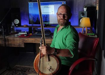 Yaylı tamburu dünyaya tanıtıyor