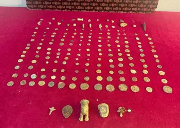 İzmir’de 188 parça tarihi eser ele geçirildi