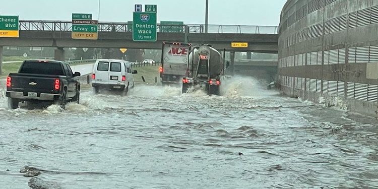 Texas’ta sel felaketi