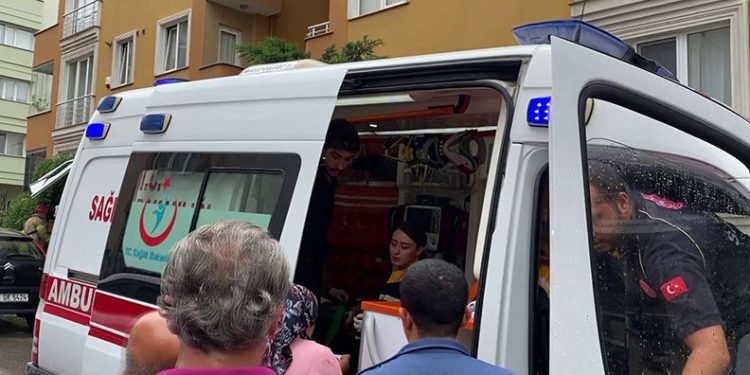 İstanbul’da kuşlarını kurtarmak isterken çatıdan düştü