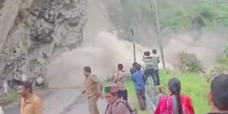 Hindistan’da sel felaketi: 1 ölü, 2 yaralı