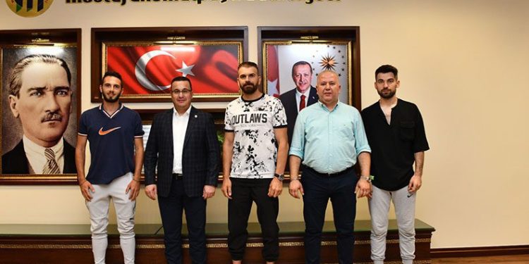 Mustafakemalpaşaspor Belediye sahaya indi