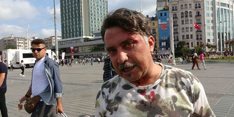 İstanbul’da seyyar satıcılar turisti darp etti