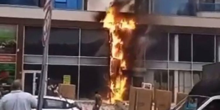 Bursa’da mobilya dükkanında yangın