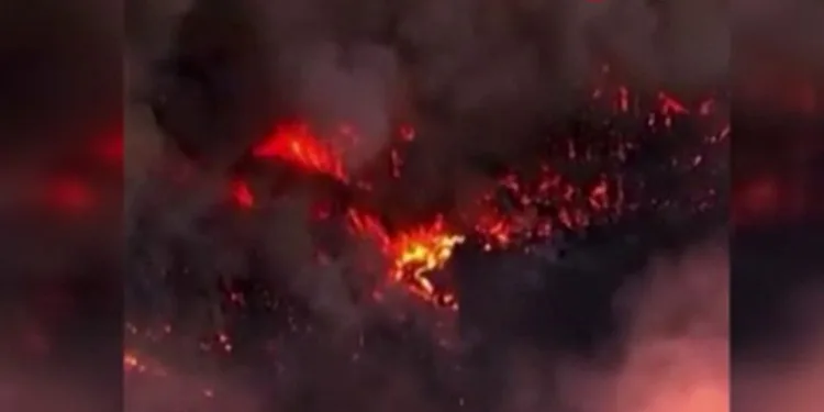 California yılın en büyük yangınıyla mücadele ediyor