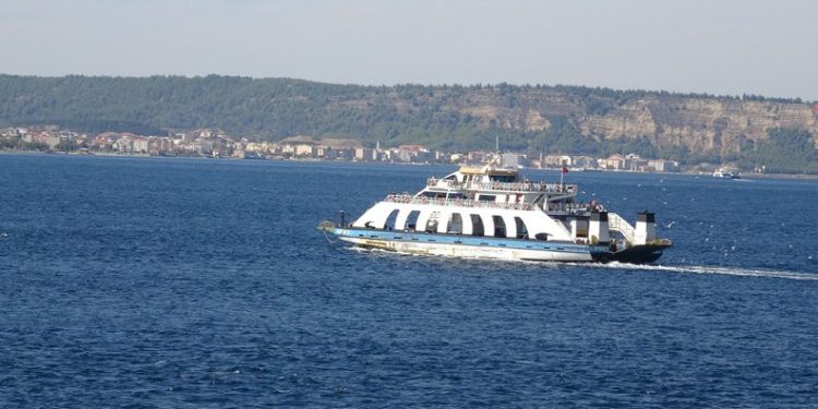 Bozcaada ve Gökçeada feribot seferleri iptal edildi