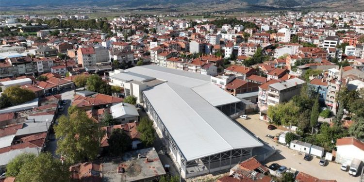 Bursa Yenişehir pazar alanında sona doğru