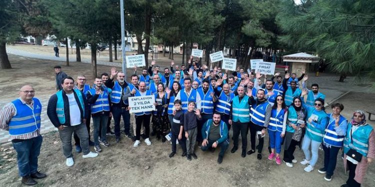 DEVA, mavi yeleklerle Bursa sokaklarında