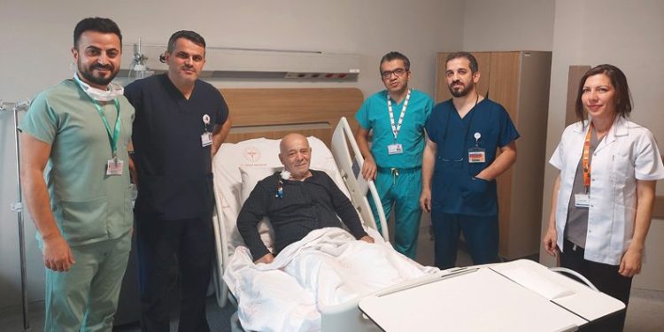 Bursa’da hastalar bilinci açık bypass edildi