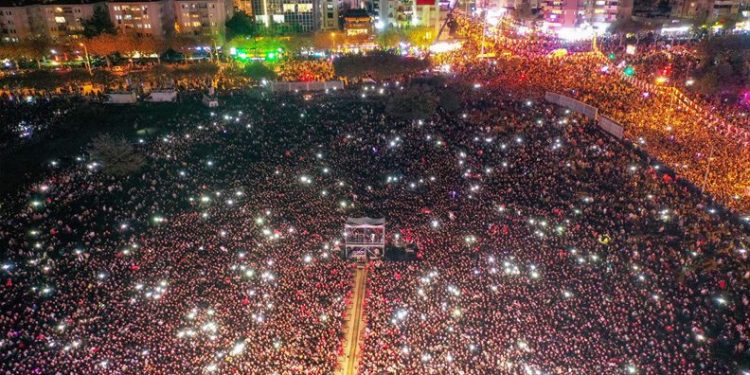 Bursalılar Cumhuriyet coşkusunu doyasıya yaşadı