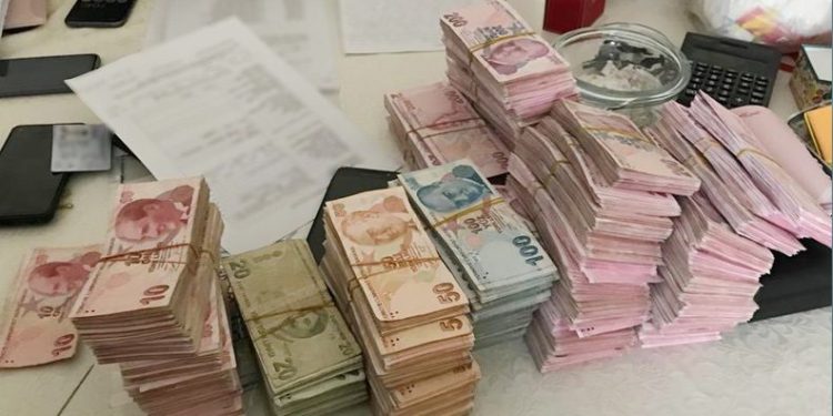 FETÖ operasyonunda ele geçirilen paralar sergilendi