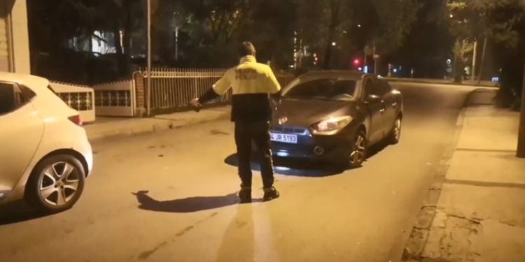 Bursa’da uygulama noktasında polisten kaçtı