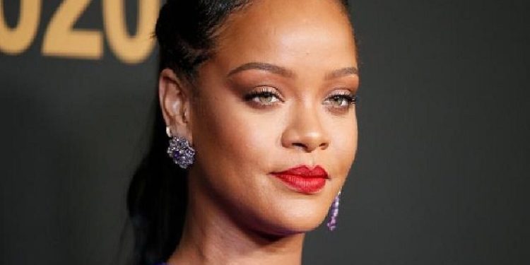 Rihanna’dan yeni şarkı geliyor