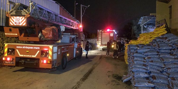 Bursa’da yakacak depolama tesisinde yangın