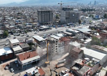 İstanbul Caddesi’nde yıkımlar devam ediyor