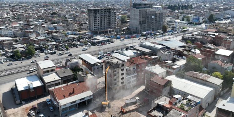 İstanbul Caddesi’nde yıkımlar devam ediyor