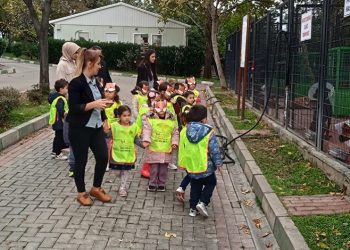 Minik öğrencilerden can dostlarına ziyaret