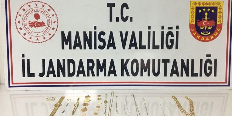 Manisa’da tadilat yaptıkları evden altın çaldılar