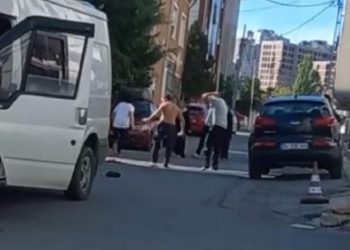 Pendik’te sokak ortasında bıçaklı dehşet