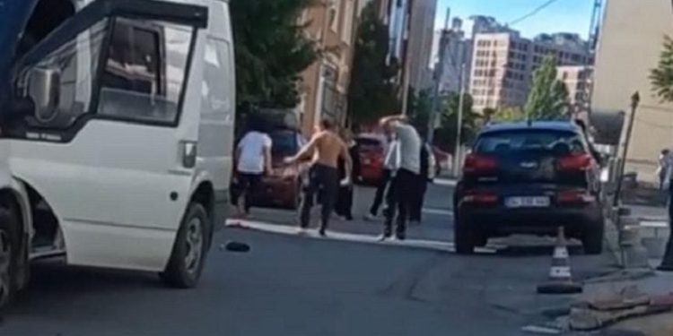 Pendik’te sokak ortasında bıçaklı dehşet