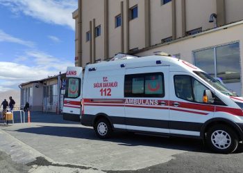 Ardahan’da gıda zehirlenmesi: 25 öğrenci hastaneye kaldırıldı