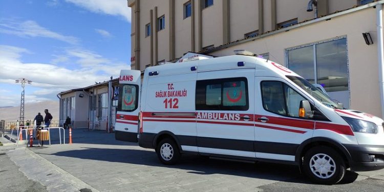 Ardahan’da gıda zehirlenmesi: 25 öğrenci hastaneye kaldırıldı